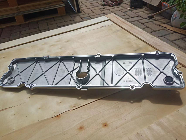 Engine valve cover valve cover diesel engine parts engine parts intake pipe cover